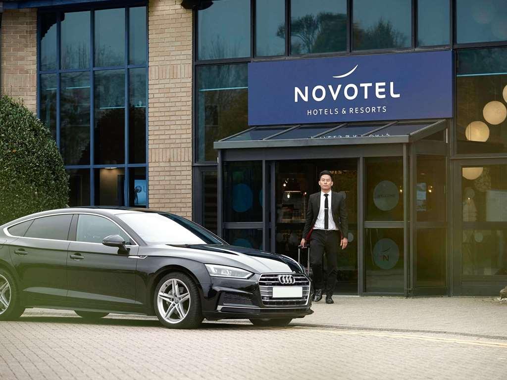 סטאנסטד מאונטפיצ'ט Novotel London Stansted Airport מראה חיצוני תמונה